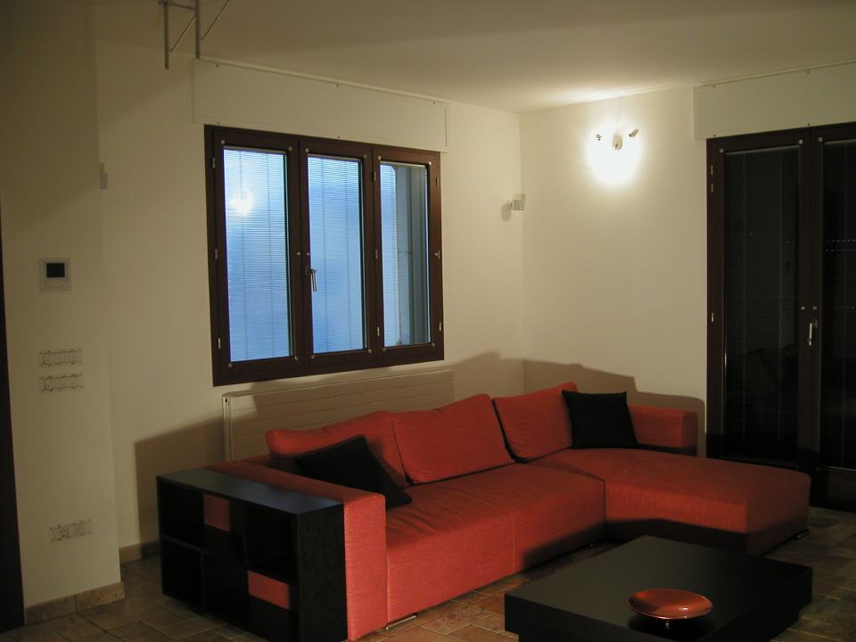 sala con serramenti e infissi in alluminio e legno a Treviso