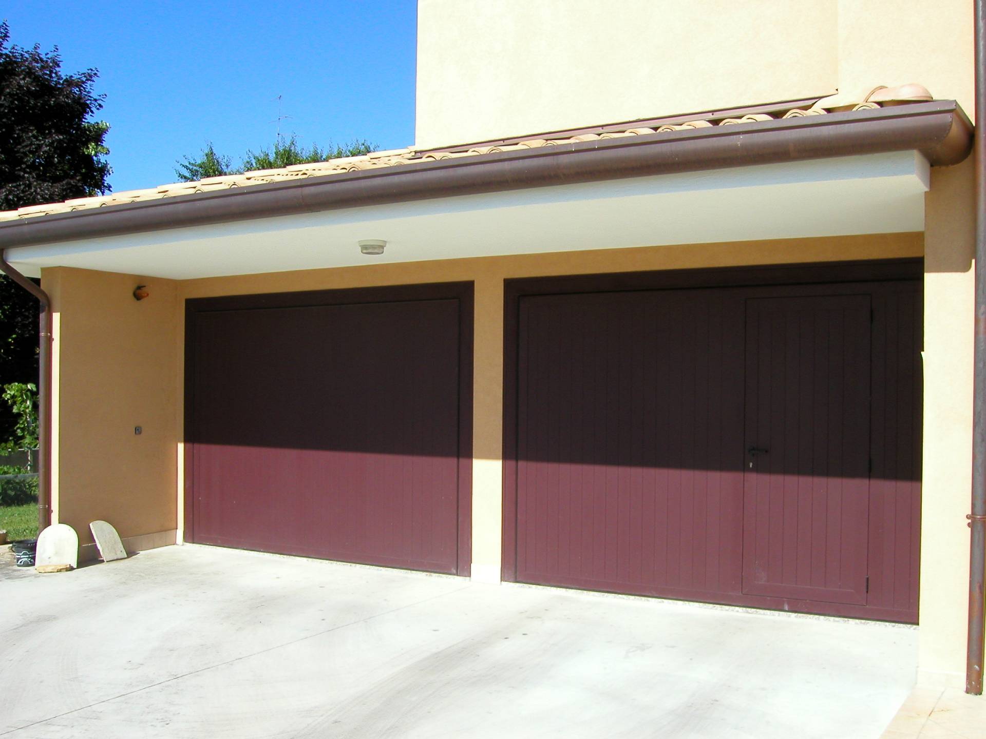 Scuri, balconi, portoni basculanti