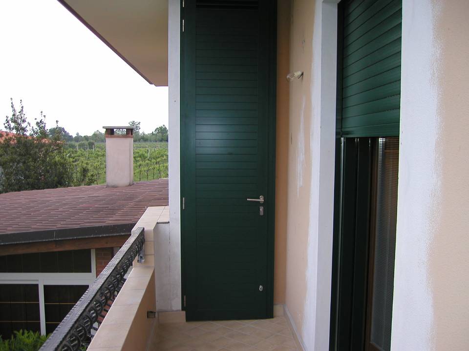 produzione di porte basculanti