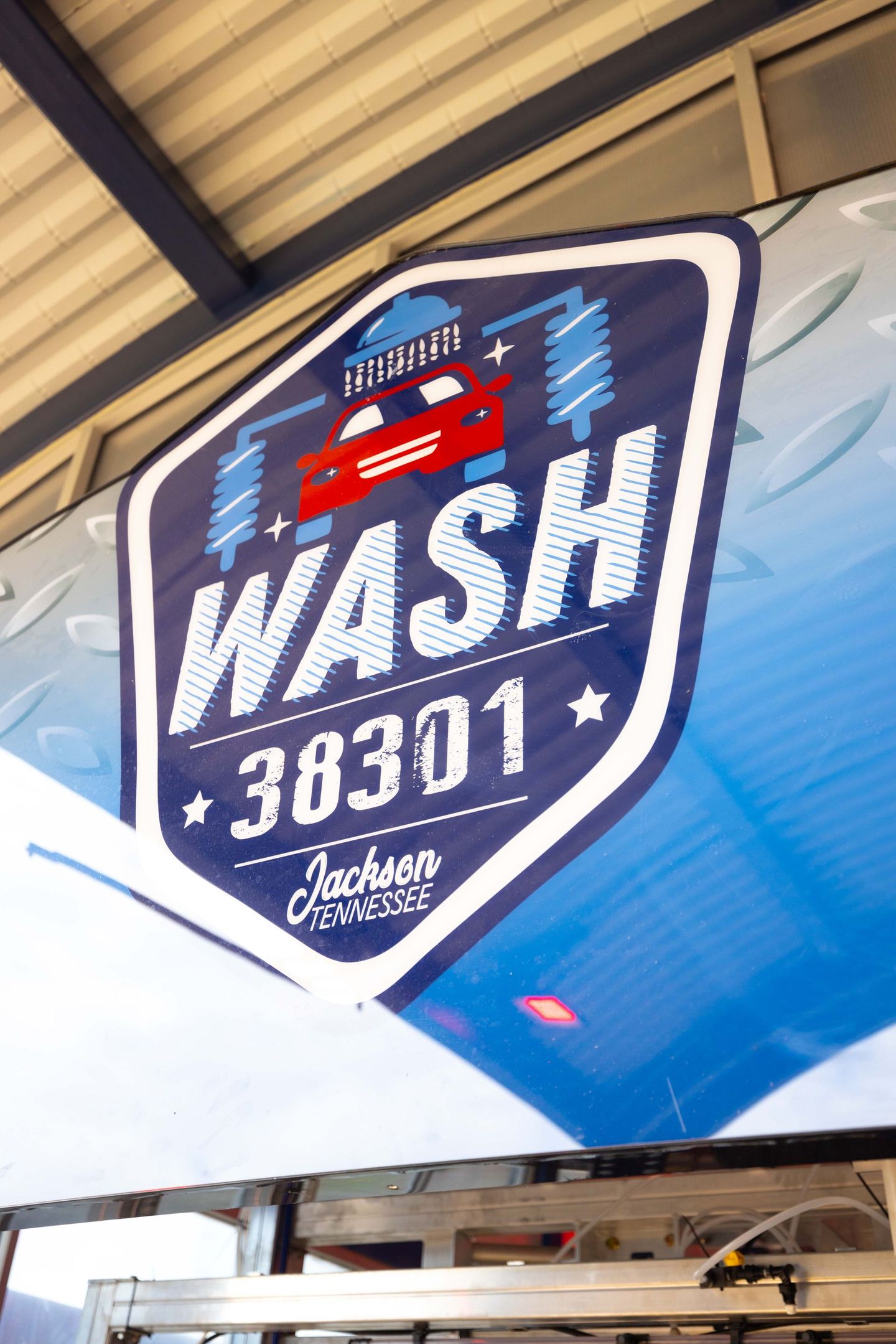 A blue and white sign that says wash 38301 on it
