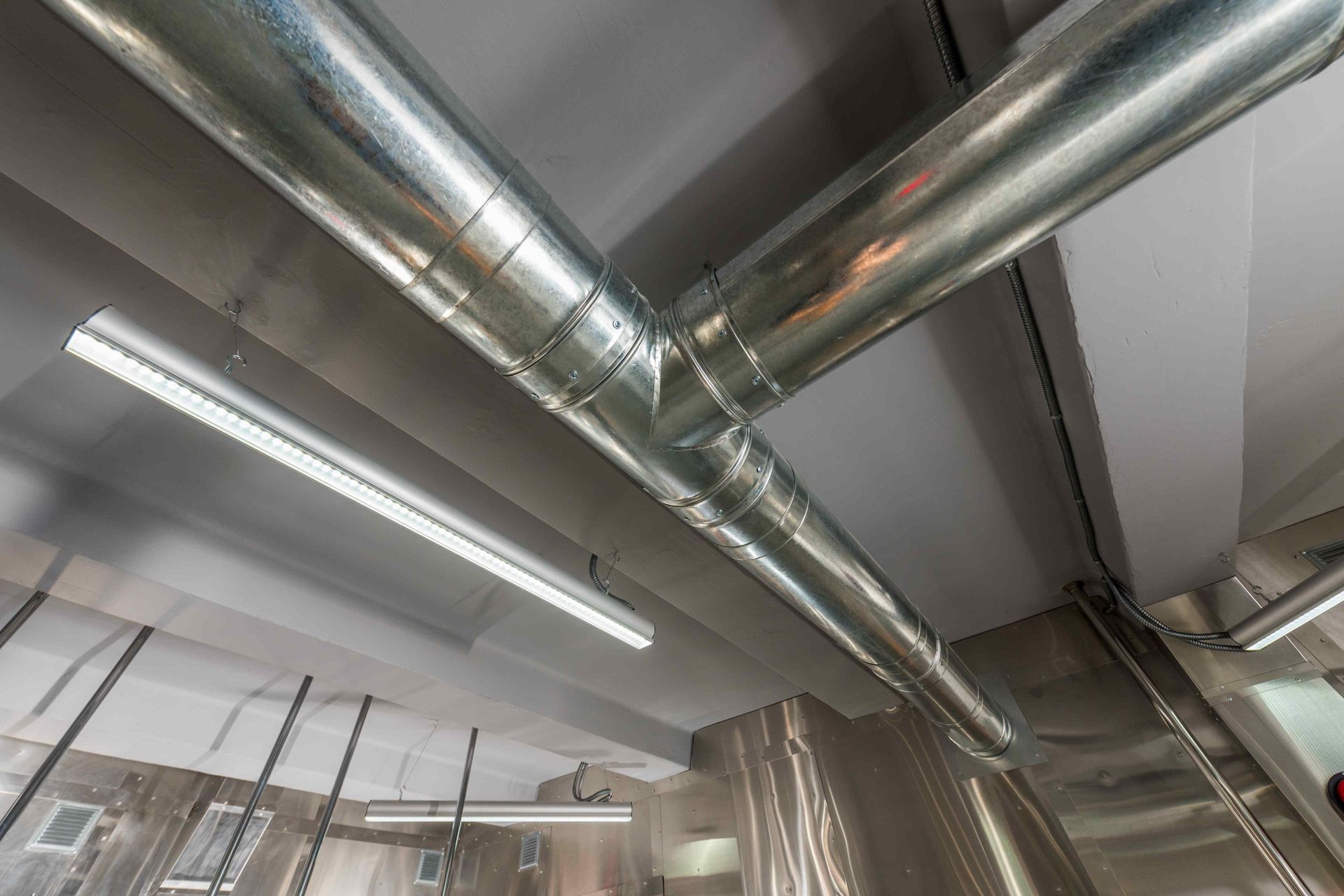 Air ducts on ceiling