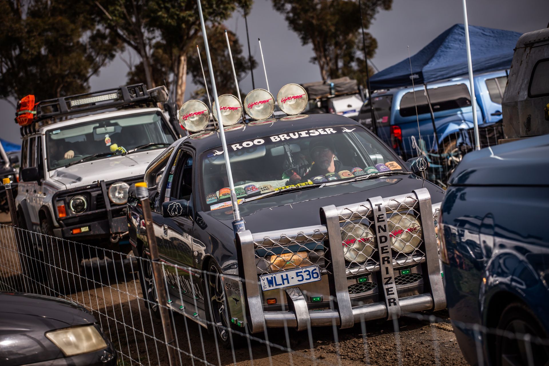 A truck with a license plate that says kls 032