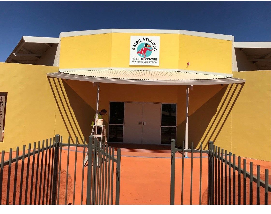 A yellow building with a sign that says apple valley