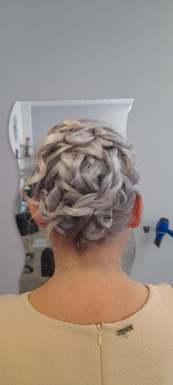 Acconciatura realizzata da Evolution Hair parrucchieri