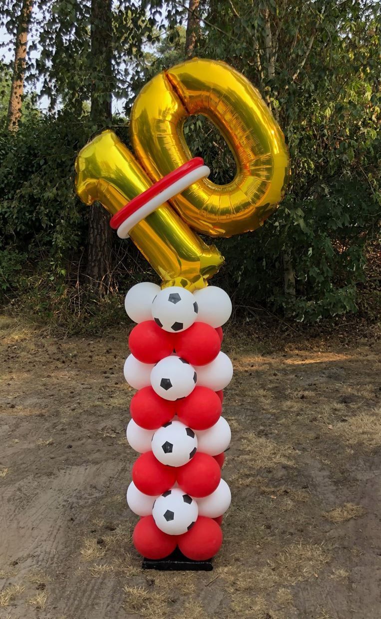 A balloon tower with red and white balloons and a gold number 10 balloon.
