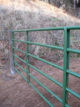 gate hung on single post