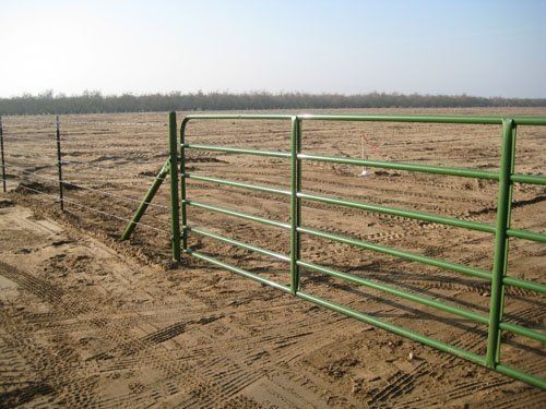 Powder River gate-BW