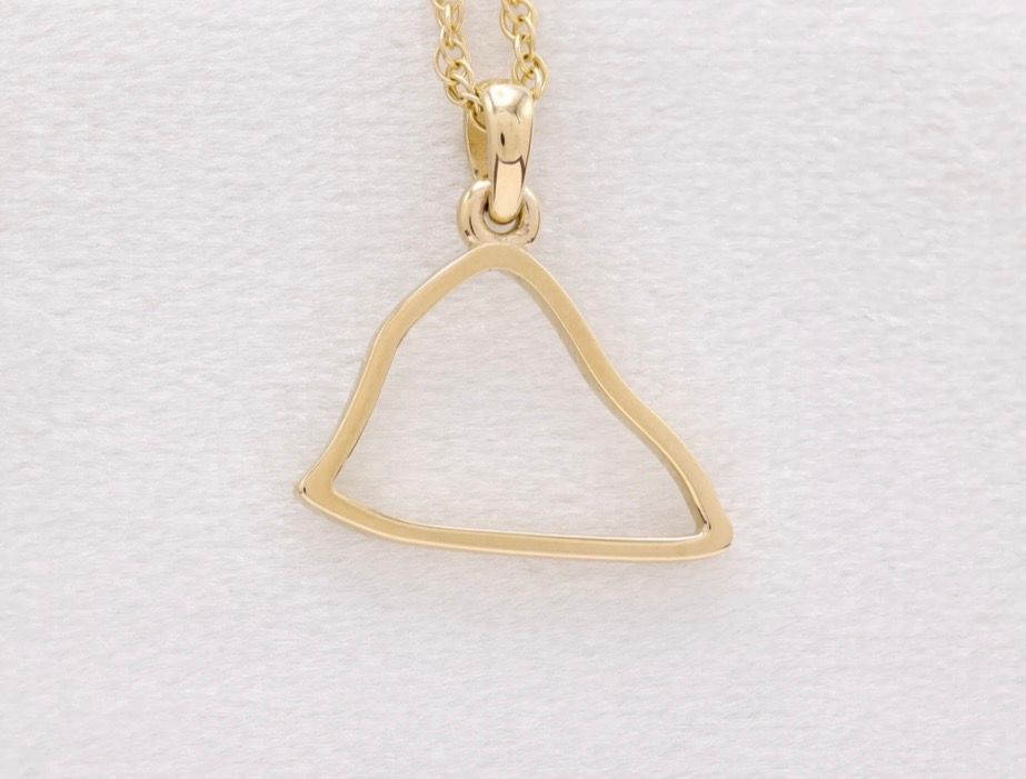 Collar con la firma de CALDARA