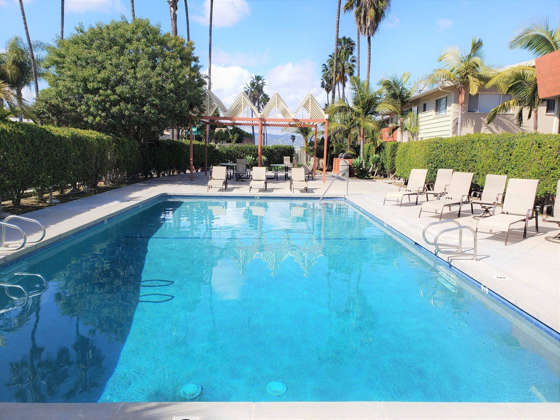 Pool | Keswick Court Apartments