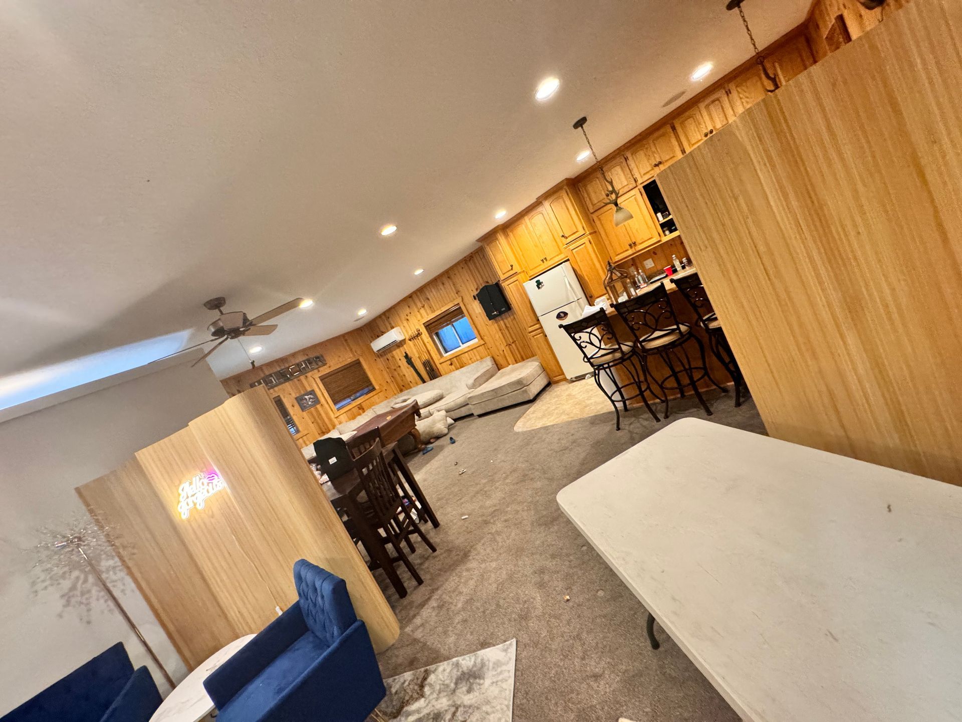 A living room filled with furniture and a table.