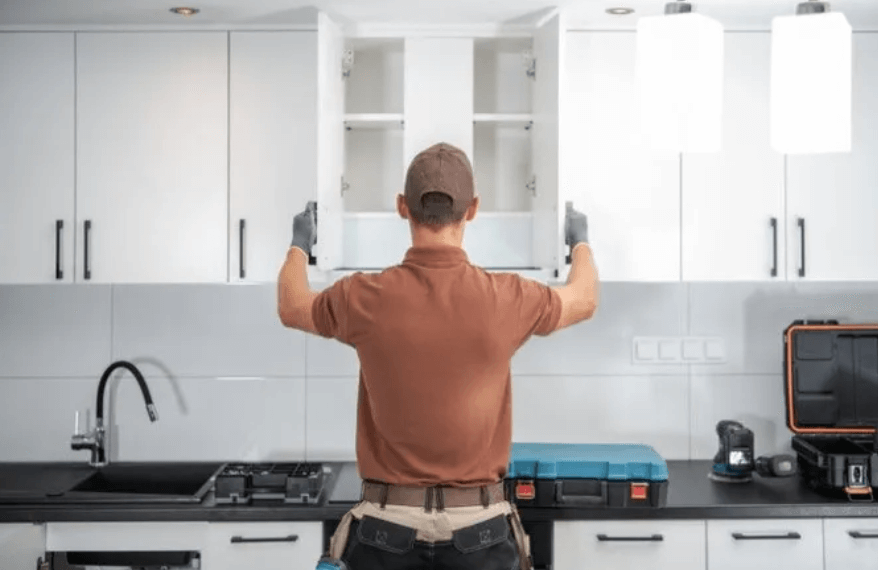 Kitchen remodeling company installs new cabinets in Garland, TX
