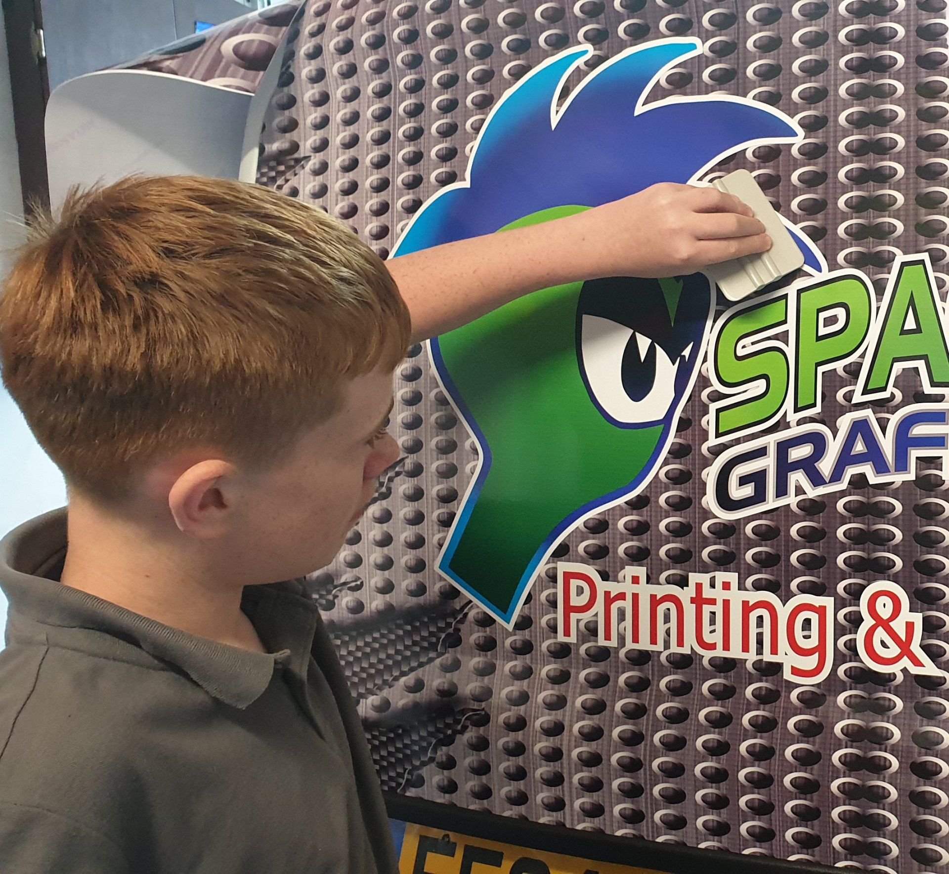 Applying a foil a car