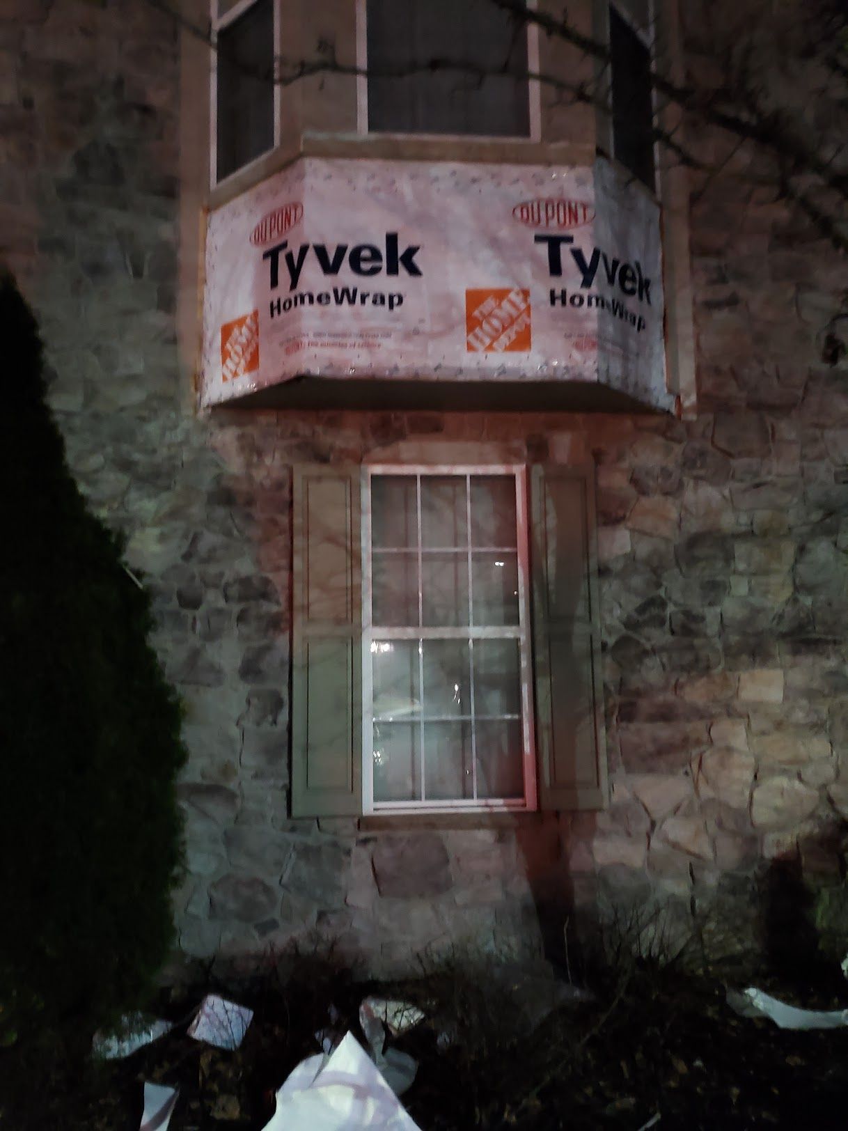 A building with a sign that says tyvek on it