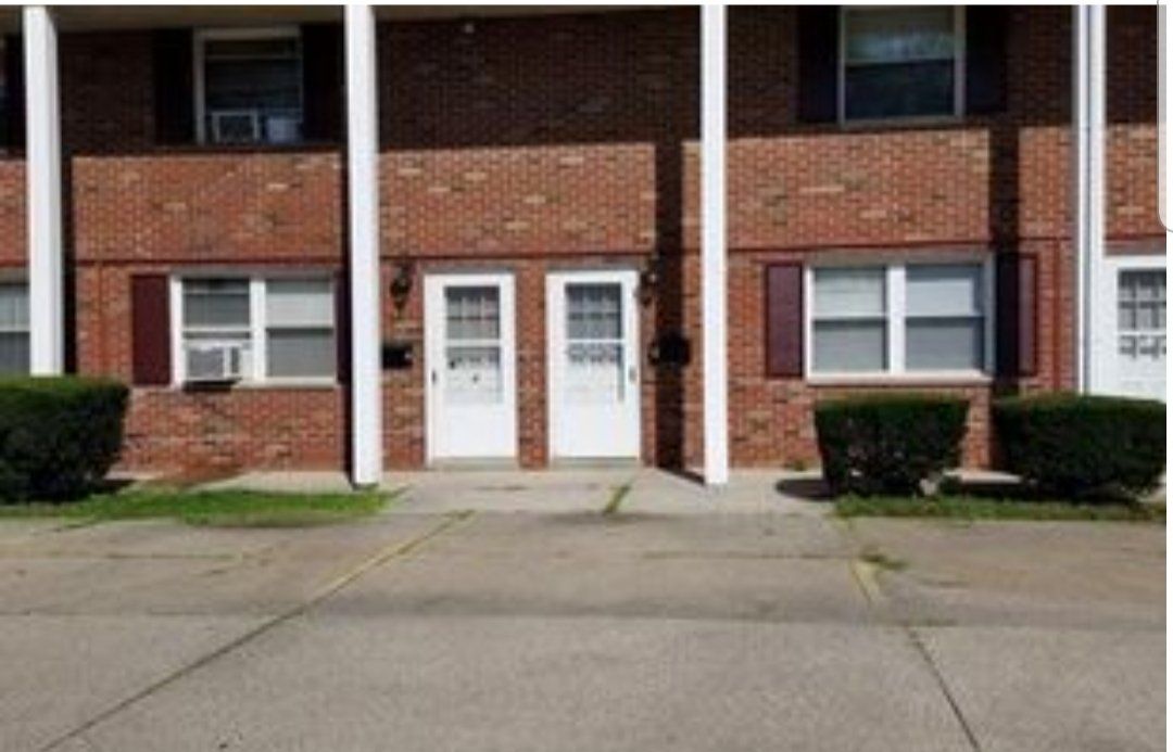 Meadows Pointe - Kingsway Drive