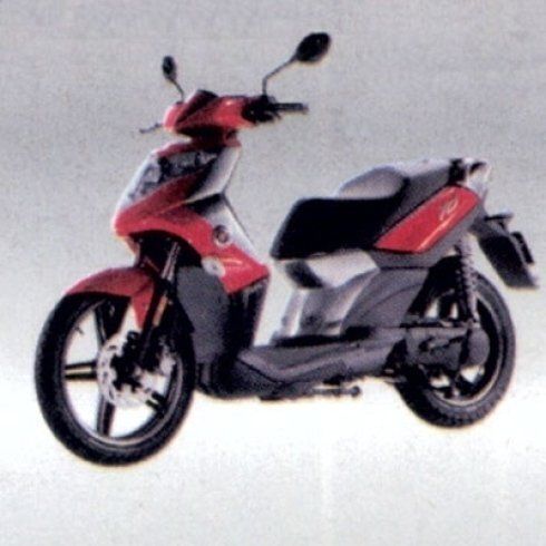 scooter rosso nello show room
