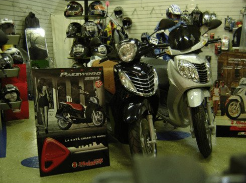 scooter di grandi marchi in officina