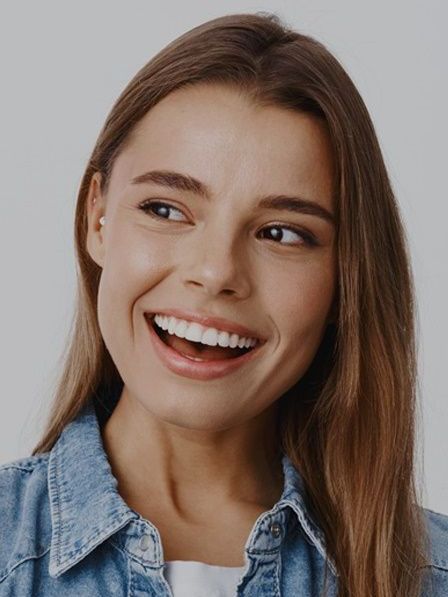 girl smiling showing off her white teeth for teeth whitening