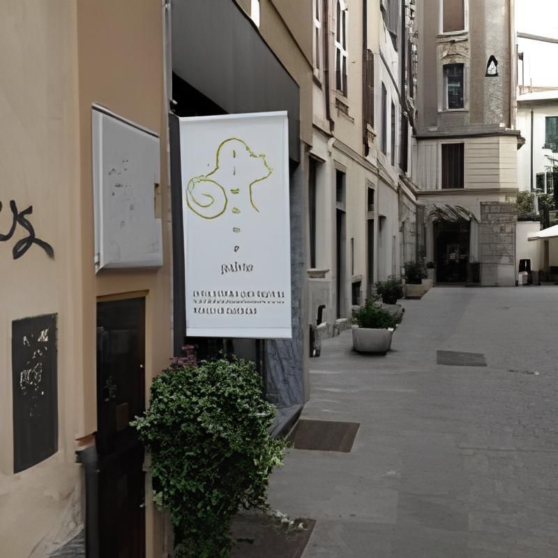 Un cartello sul lato di un edificio dice salvo