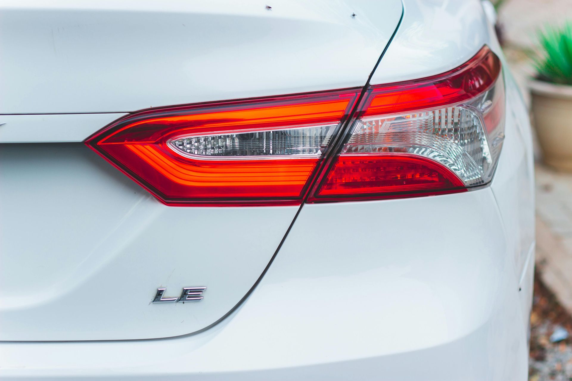 48-month, 48,000-mile warranty badge in red, white, and navy blue