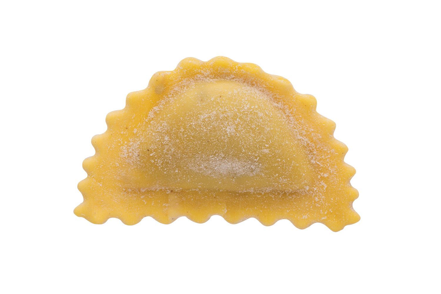 Un primo piano di un raviolo su uno sfondo bianco.