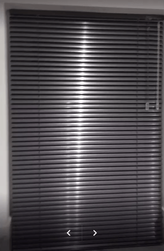 Free Hanging Venetian Blind