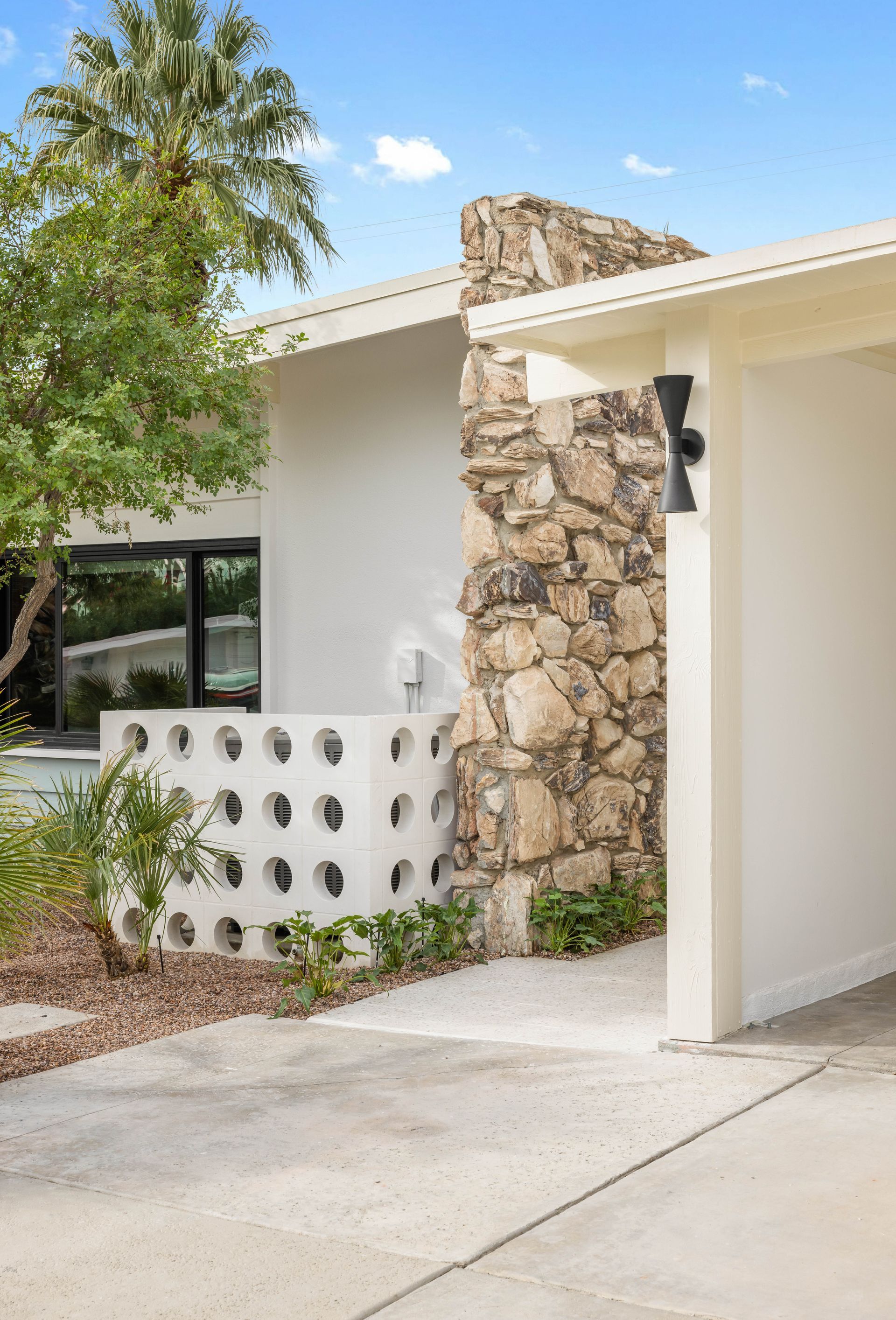 home in Palm Springs designed by Dakota DesignWorks