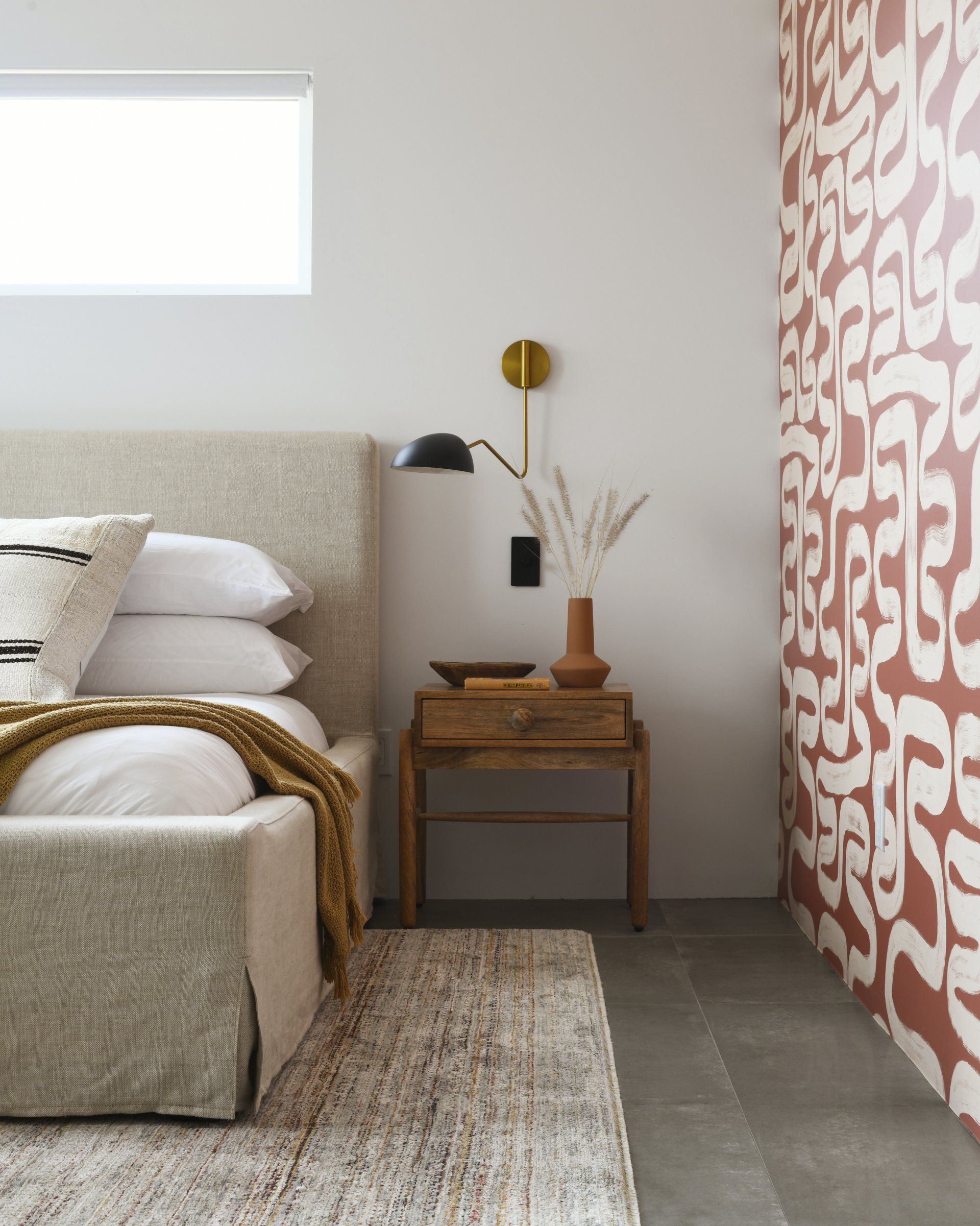 Bedroom in a Joshua Tree house designed by Dakota DesignWorks