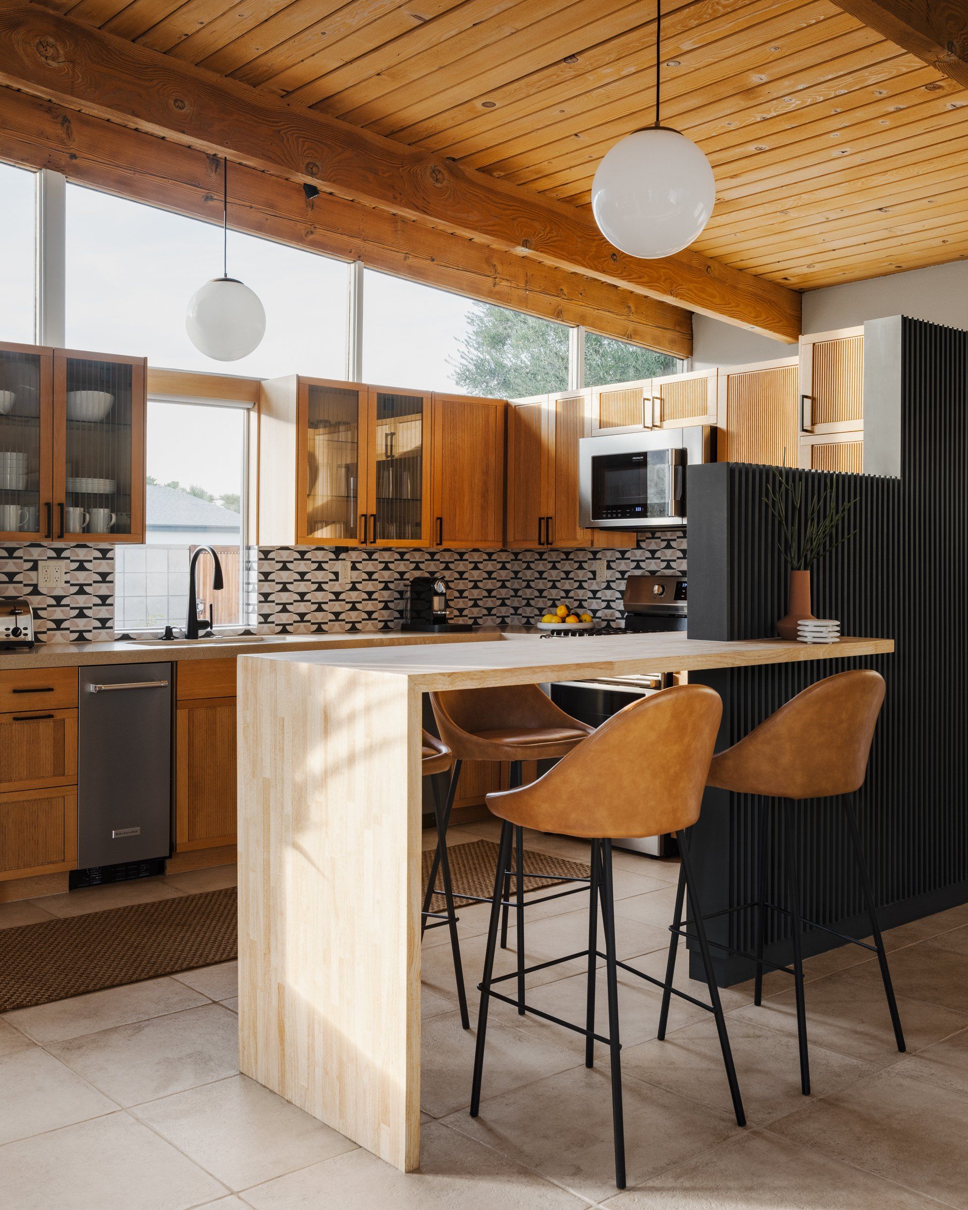 Kitchen in Palm Springs designed by Dakota DesignWorks