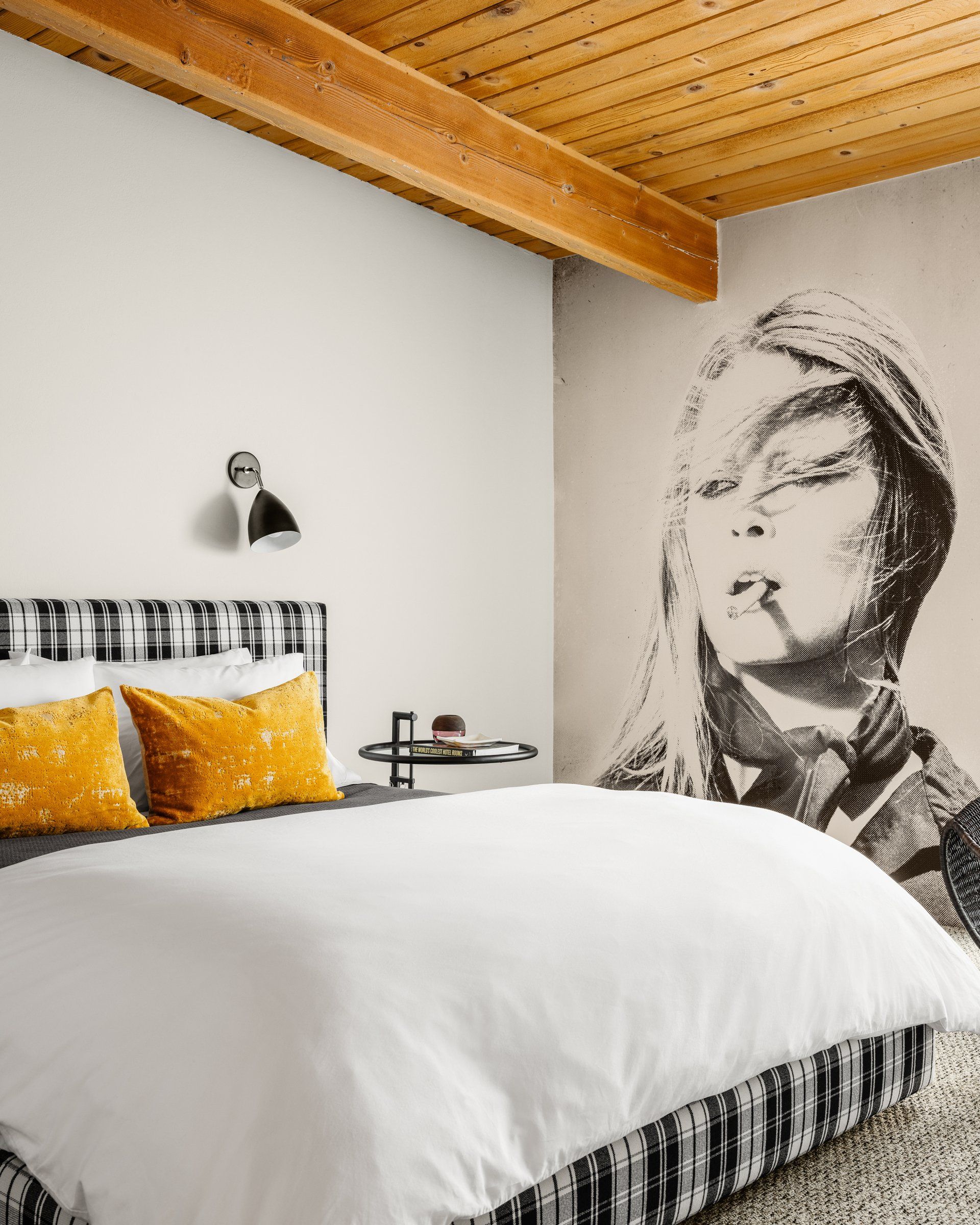 bedroom in Palm Springs designed by Dakota DesignWorks