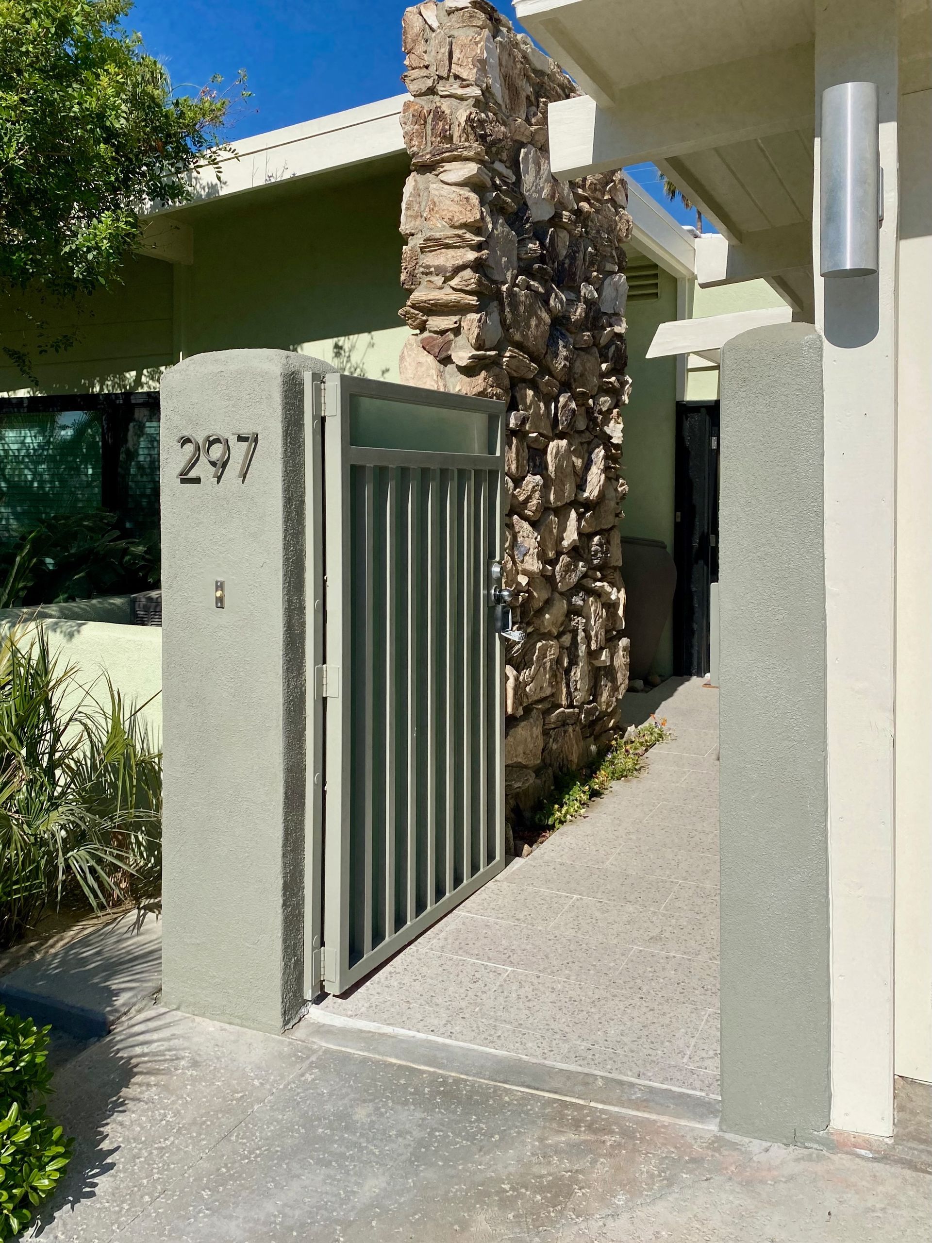 before of palm springs remodel completed by Dakota DesignWorks