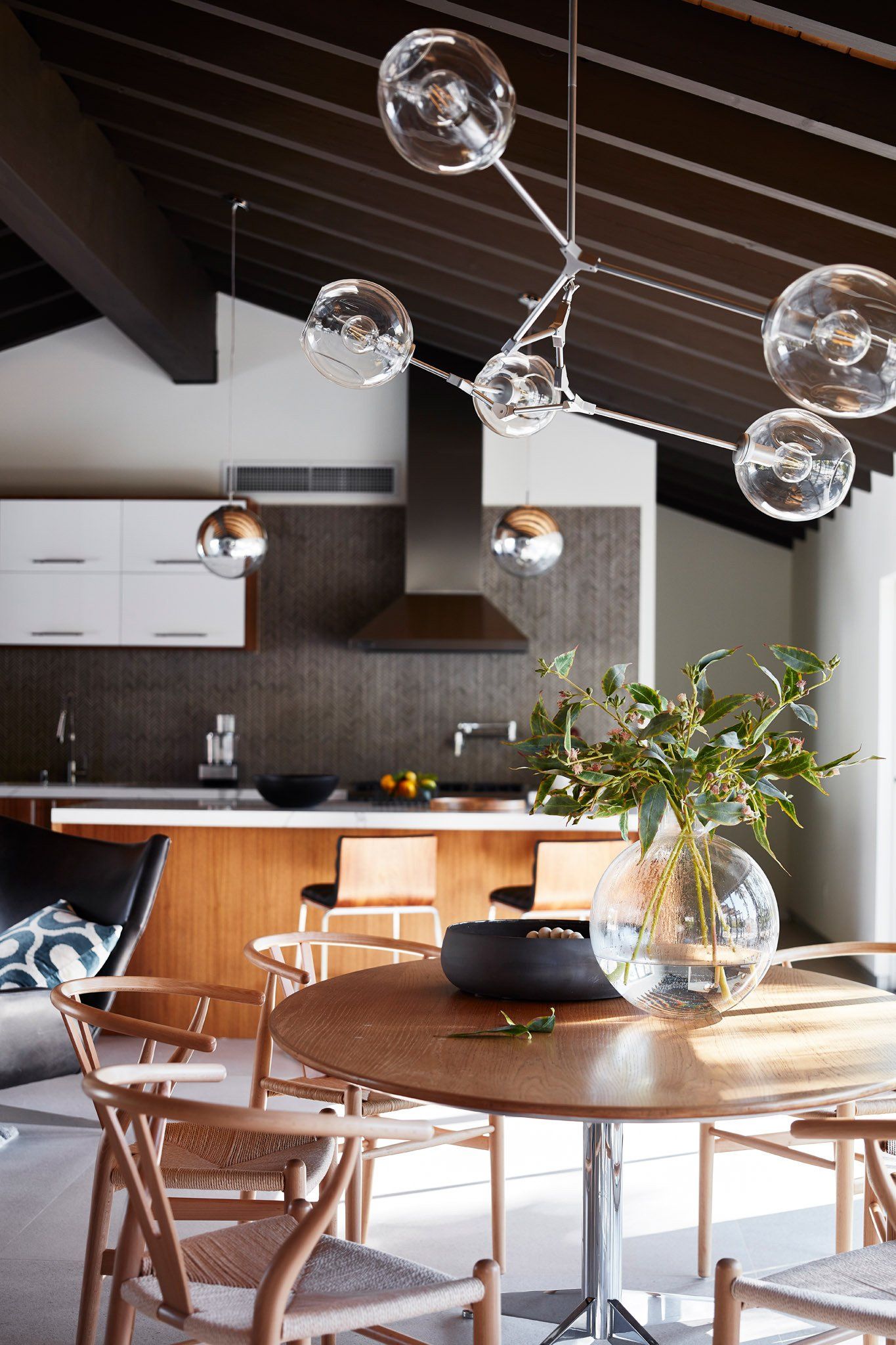 dining room in palm springs designed by Dakota DesignWorks