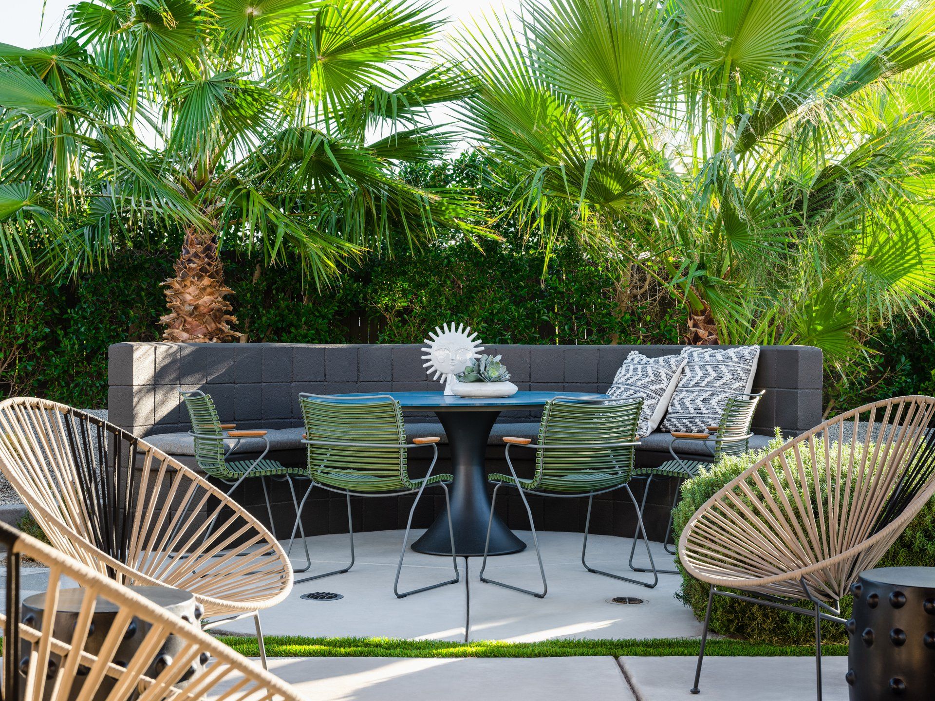 patio of a Palm Springs designed by Dakota DesignWorks