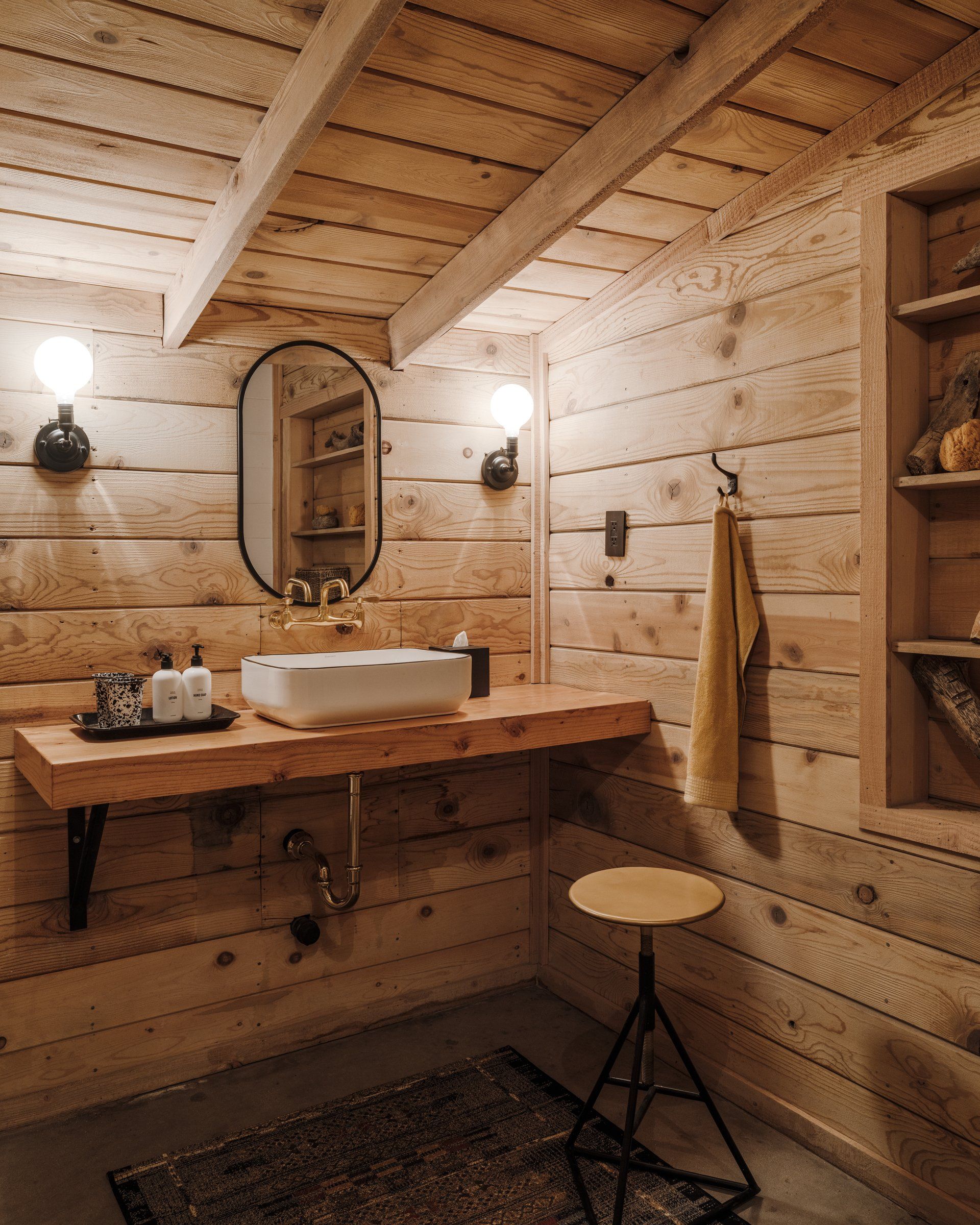 bathroom of a home in Pioneertown designed by Dakota DesignWorks