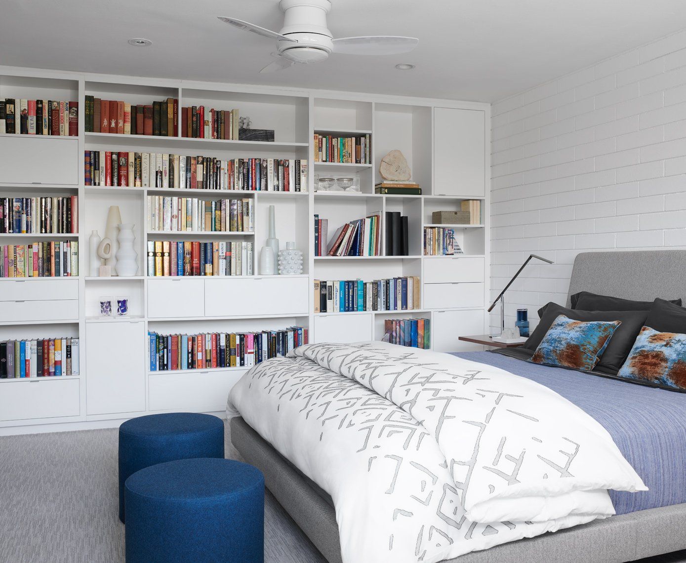 bedroom in a Palm Springs house designed by Dakota DesignWorks