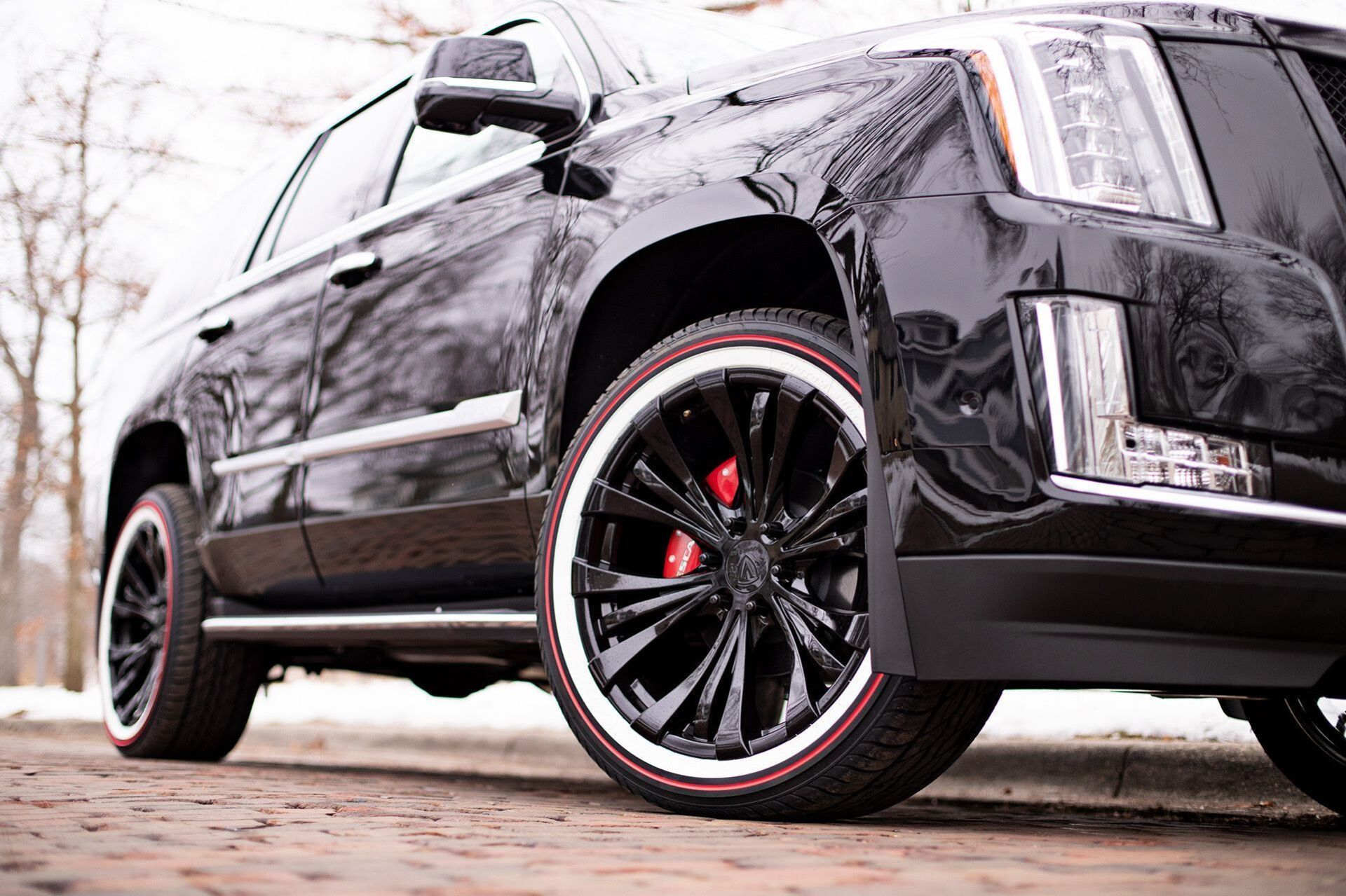 Vogue On Cadillac White / Red