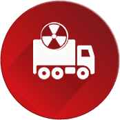 Un cerchio rosso con un camion bianco e un simbolo nucleare.