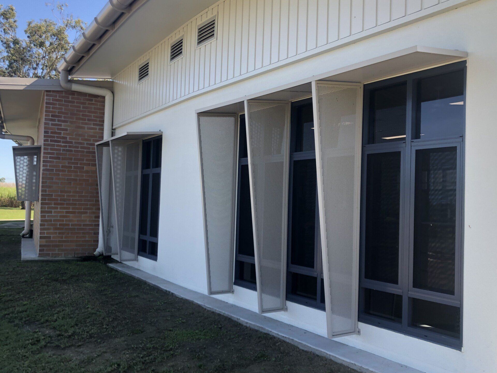 Aluminium Lattice With Home — Lifestyle Aluminium Lattice in West End, QLD