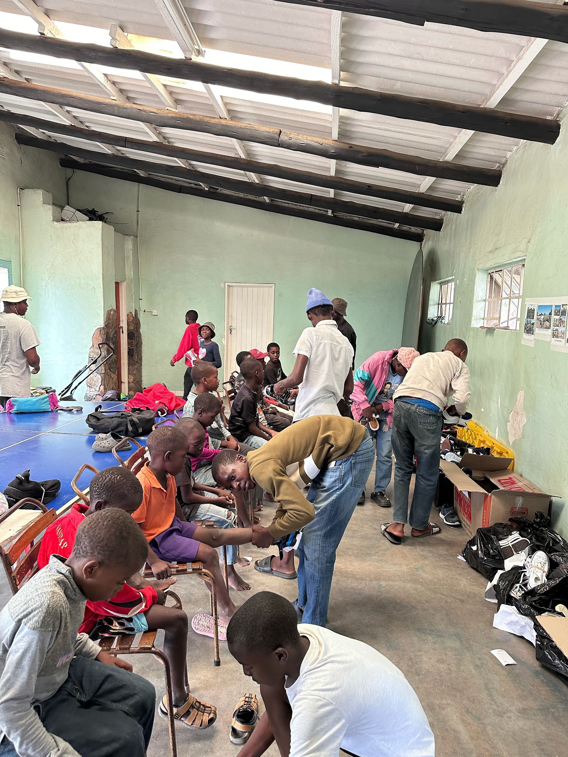 A group of people are sitting and standing in a room.