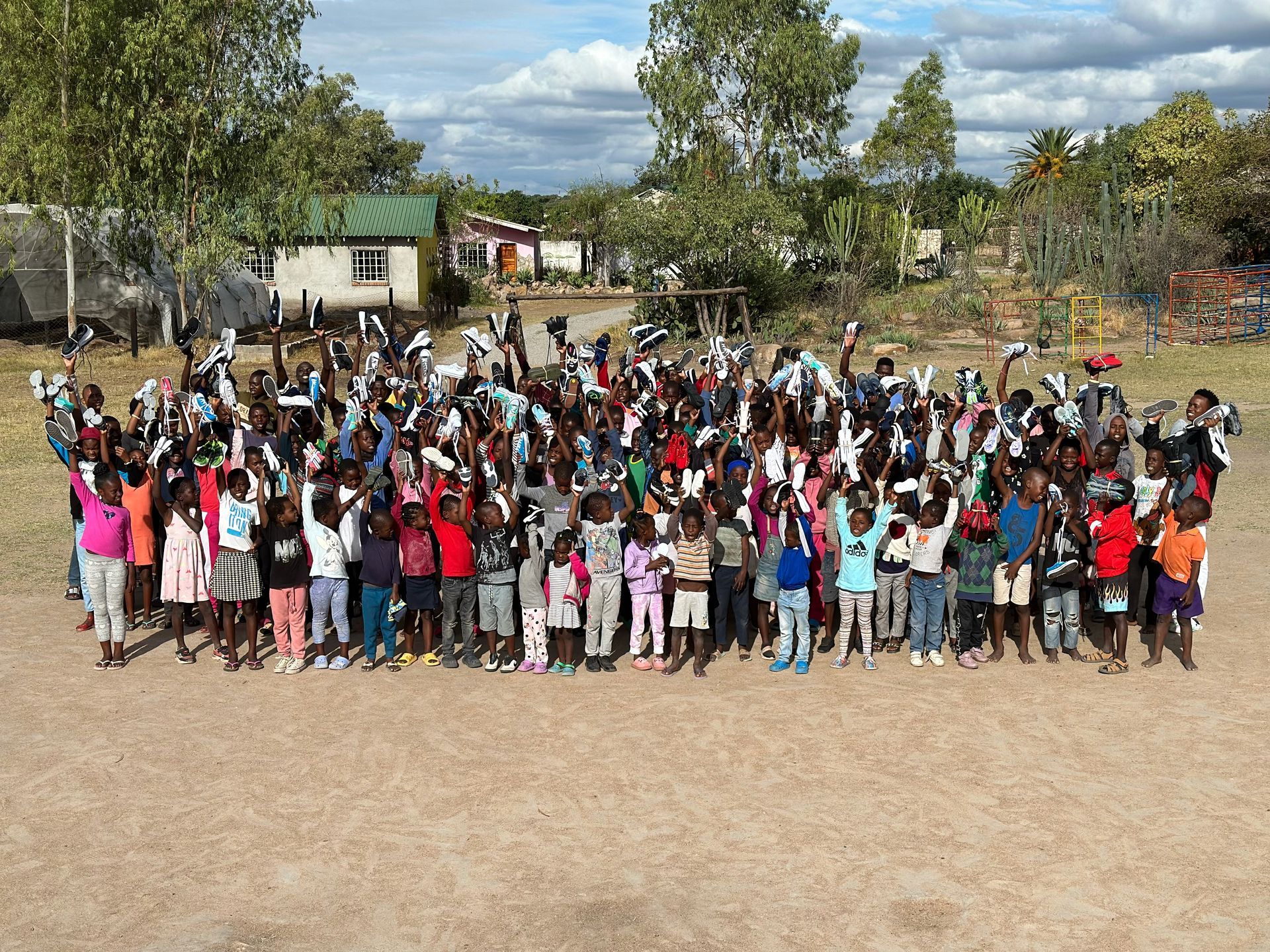 A large group of people are posing for a picture in a field.