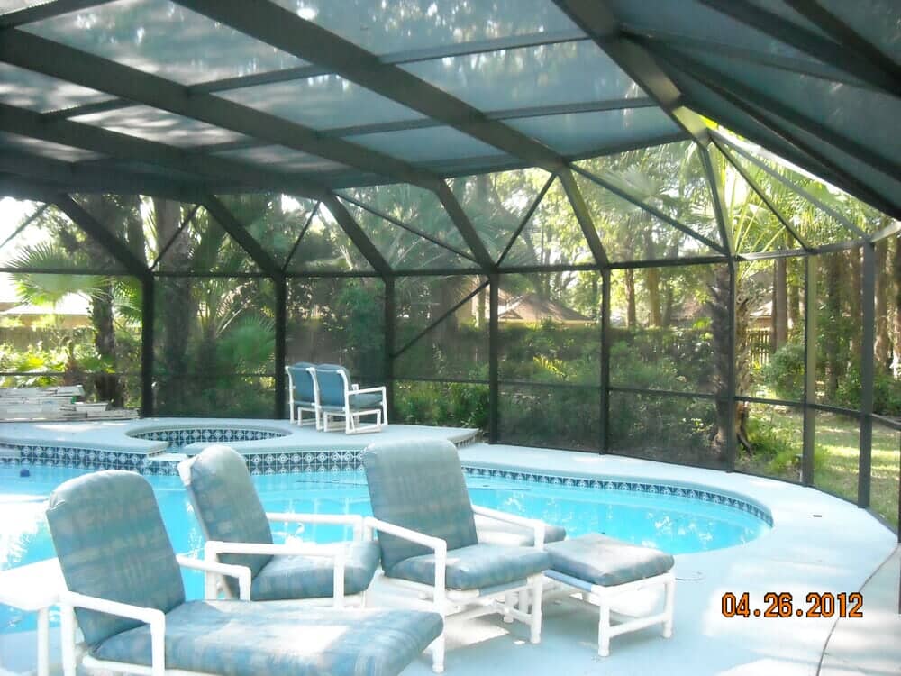 Screen Enclosure Contractor – Swimming Pool with Roof made from Polycarbonate in Orange Park, FL