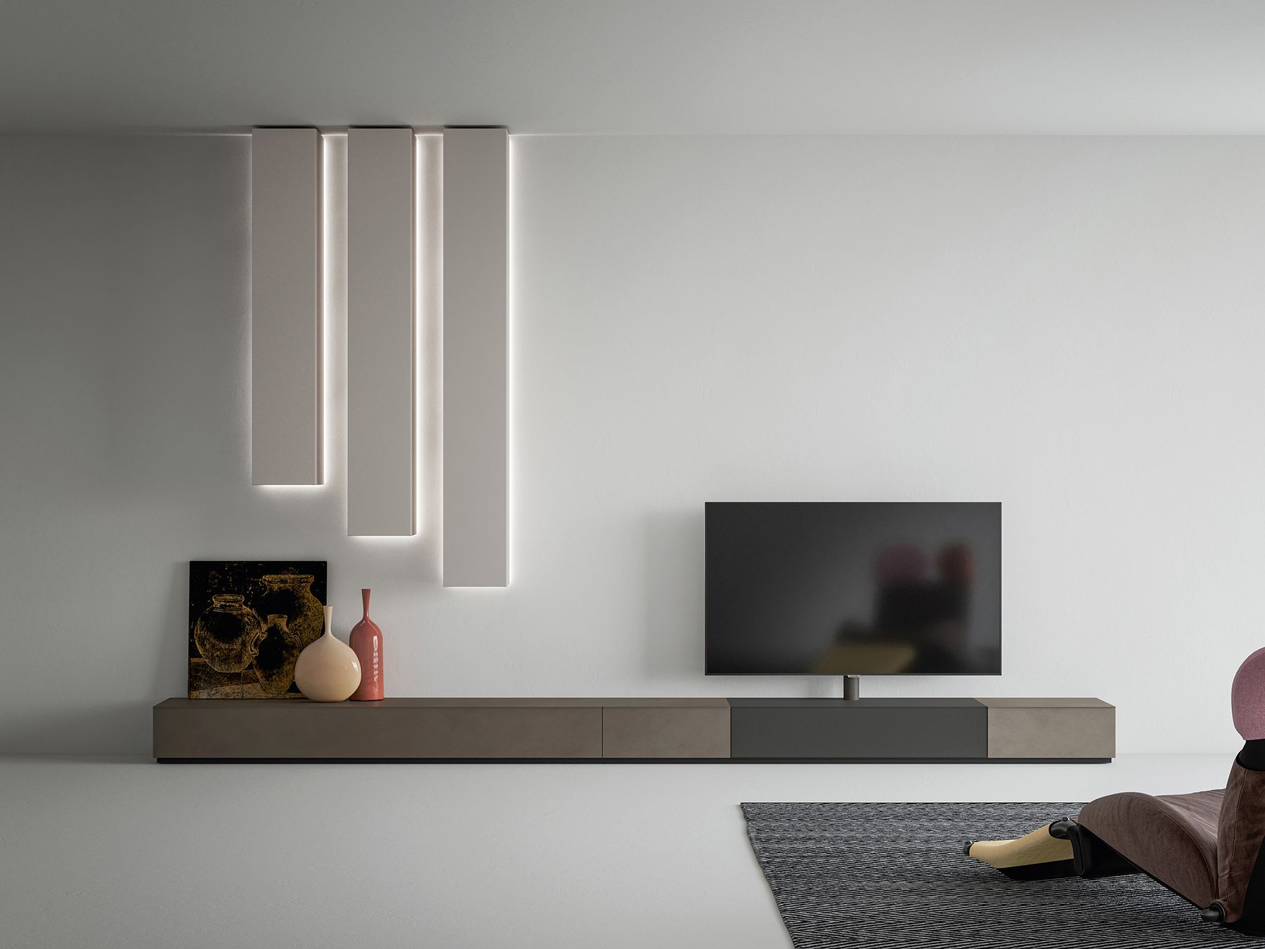 Soggiorno moderno con consolle multimediale sospesa, TV, luci decorative da parete e tappeto.