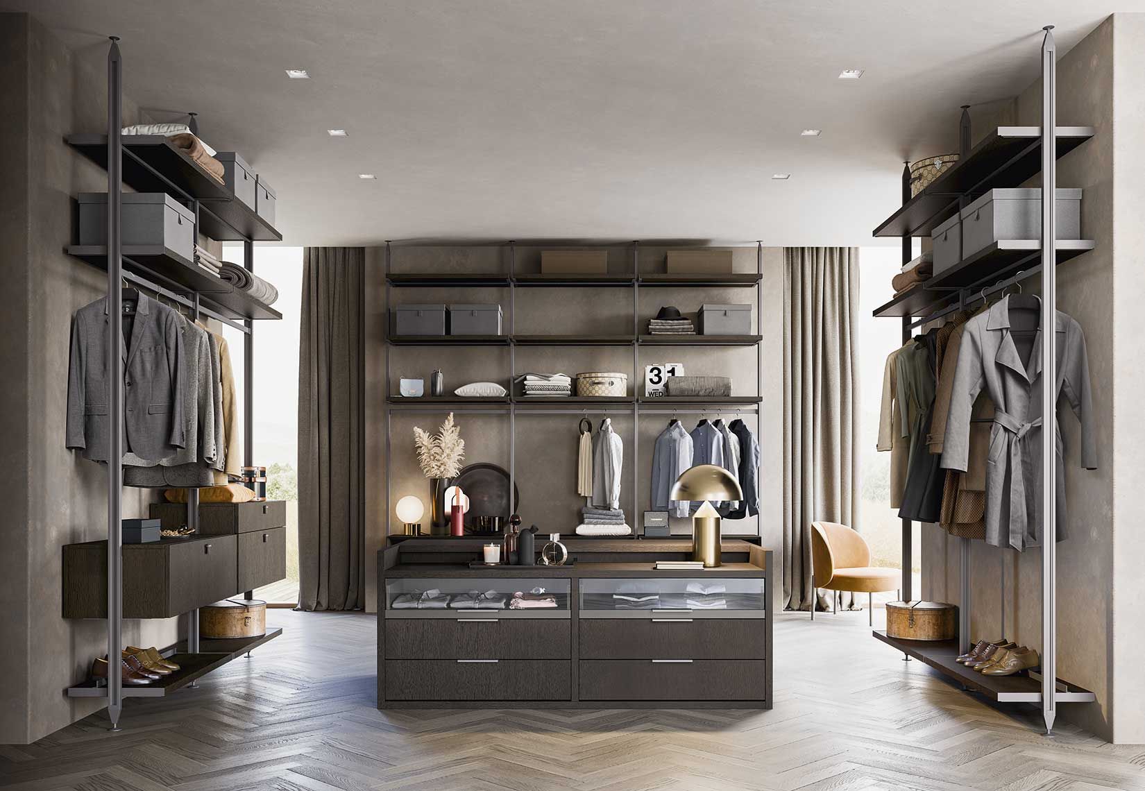 Cabina armadio con ripiani e cassetti. Abiti, scarpe e accessori sono organizzati in modo ordinato. Legno scuro e toni neutri.