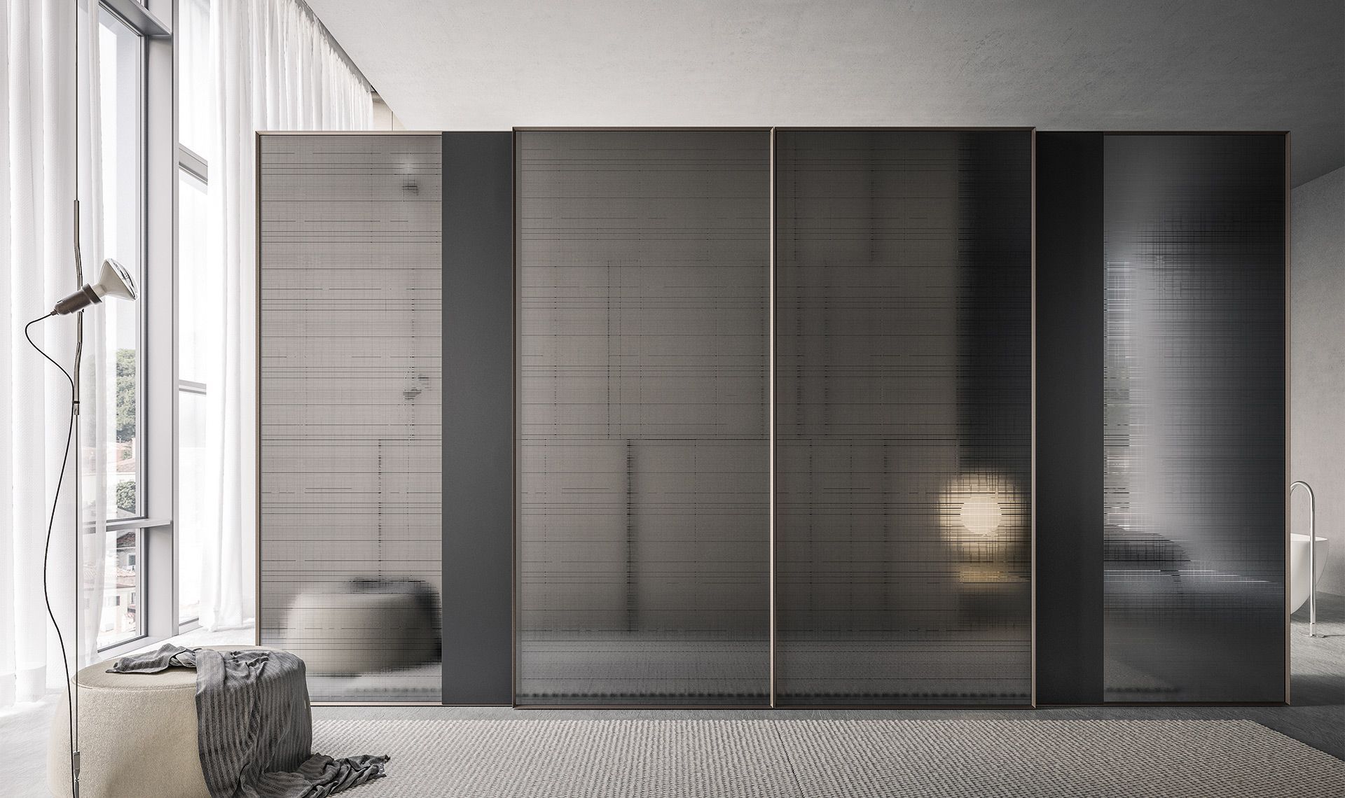 Armadio moderno con ante in vetro testurizzato in una stanza minimalista.