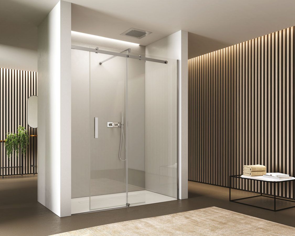 Box doccia moderno in vetro in un ambiente bagno minimalista.