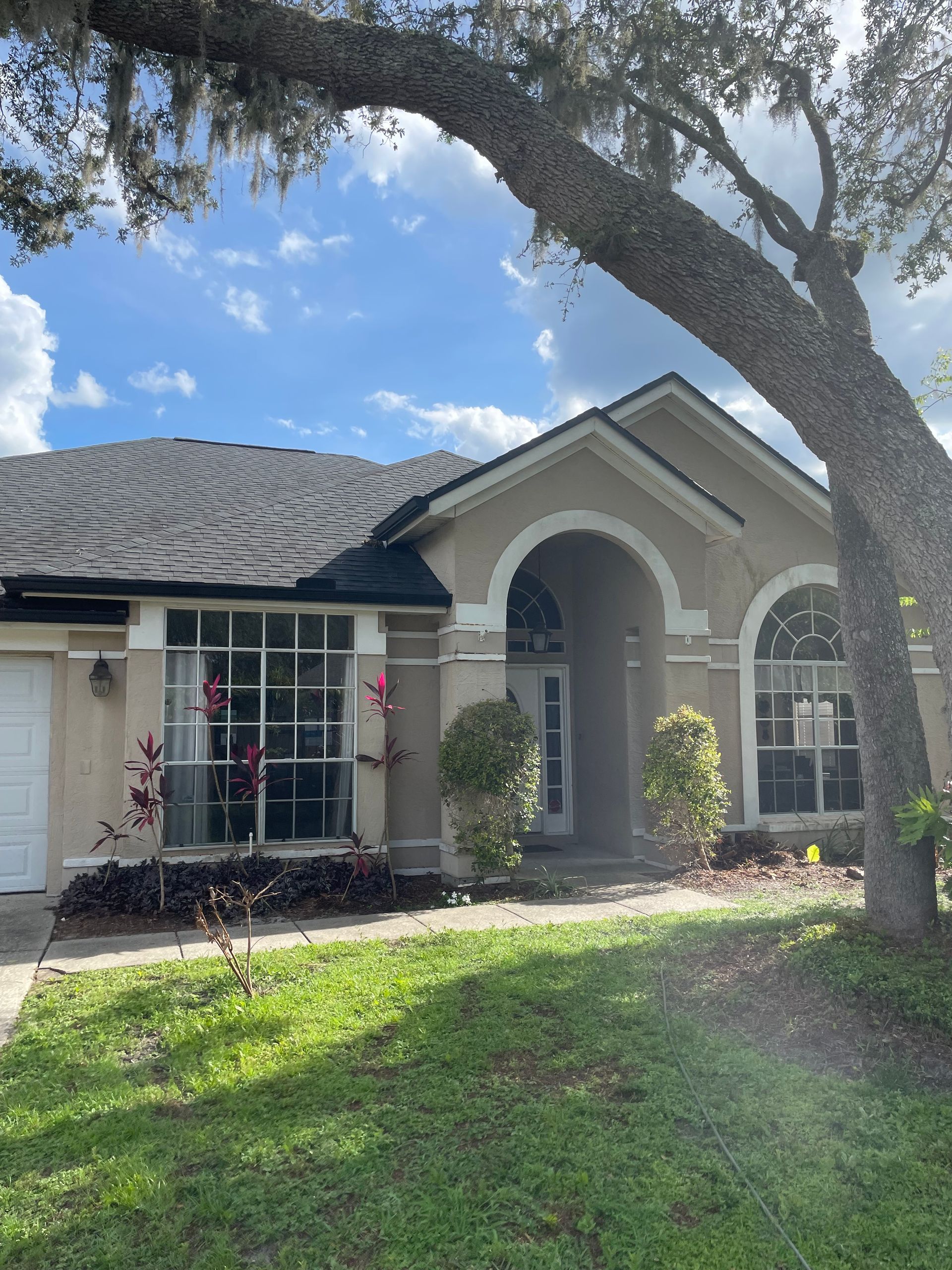 Nice and clean house with clean roof — Orlando, FL — Power House Wash
