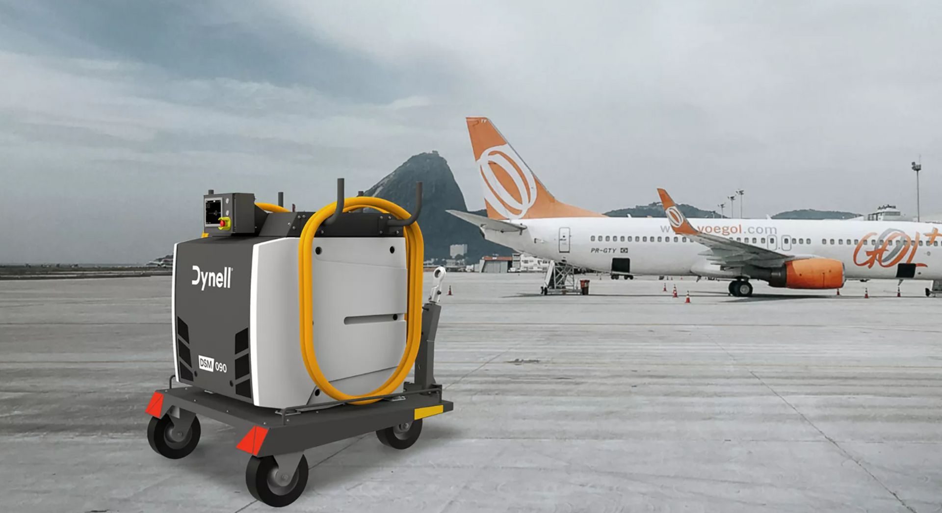 Ein orange-weißes Flugzeug steht neben einem Wagen