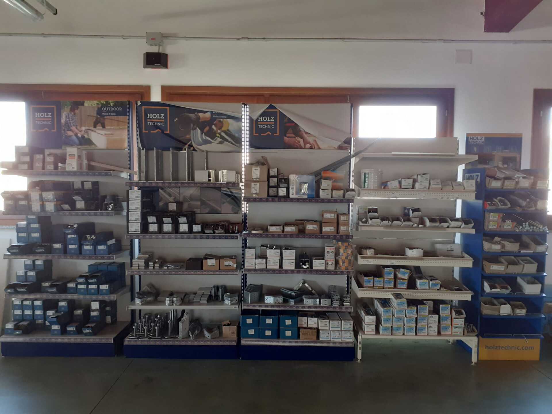 Prodotti su scaffali