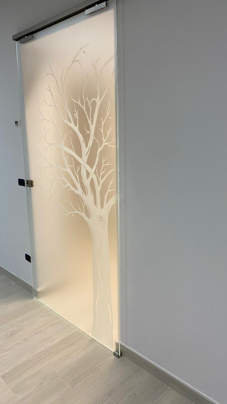 creazione artistica in vetro a Passo di Treia in provincia di Macerata