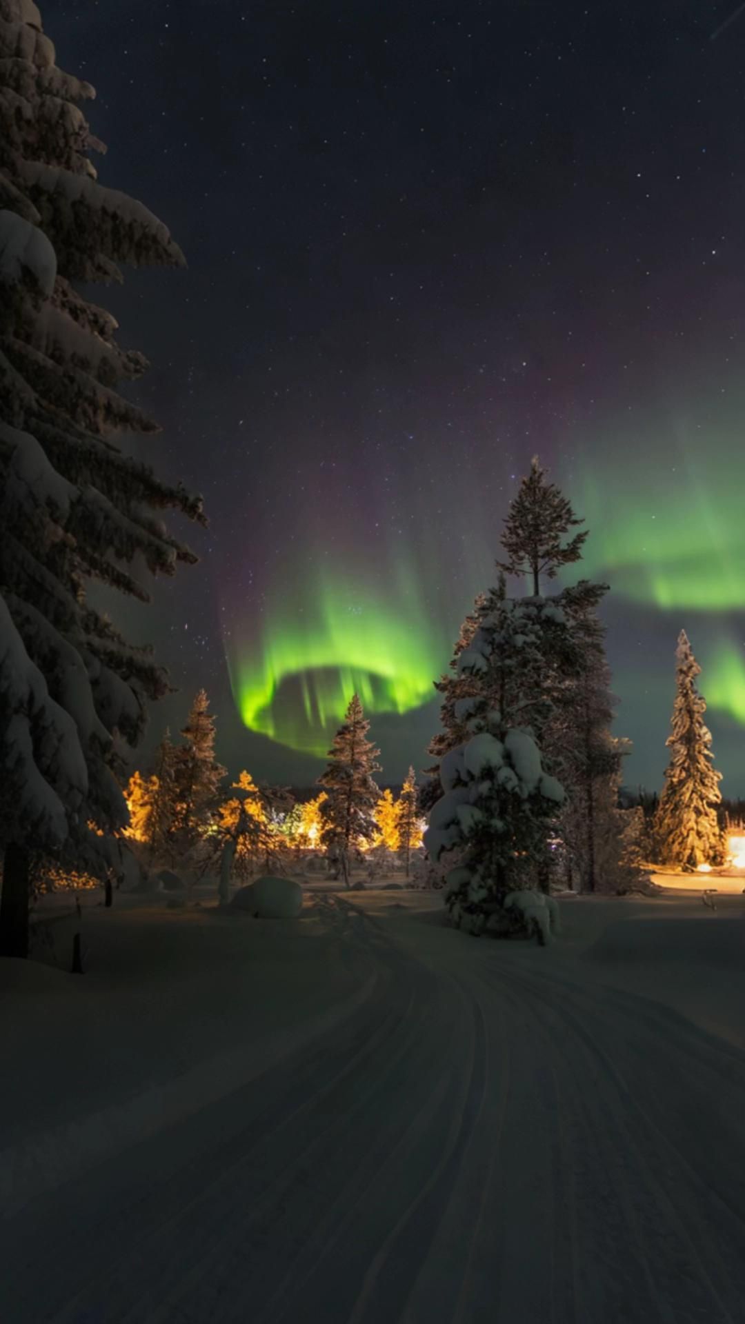 Northern Lights tour in Levi Finland – Aurora Borealis with telescope stargazing