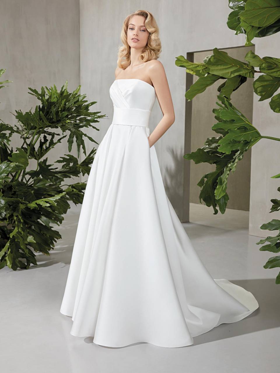 Abito da sposa con le spalle scoperte